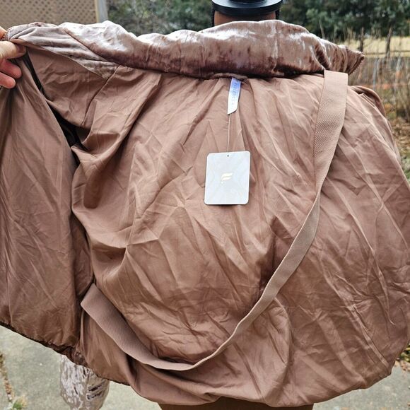 NWT Fabletics Wander Crushed Velour Cropped Puffer Jacket Women Size L, - Picture 8 of 9